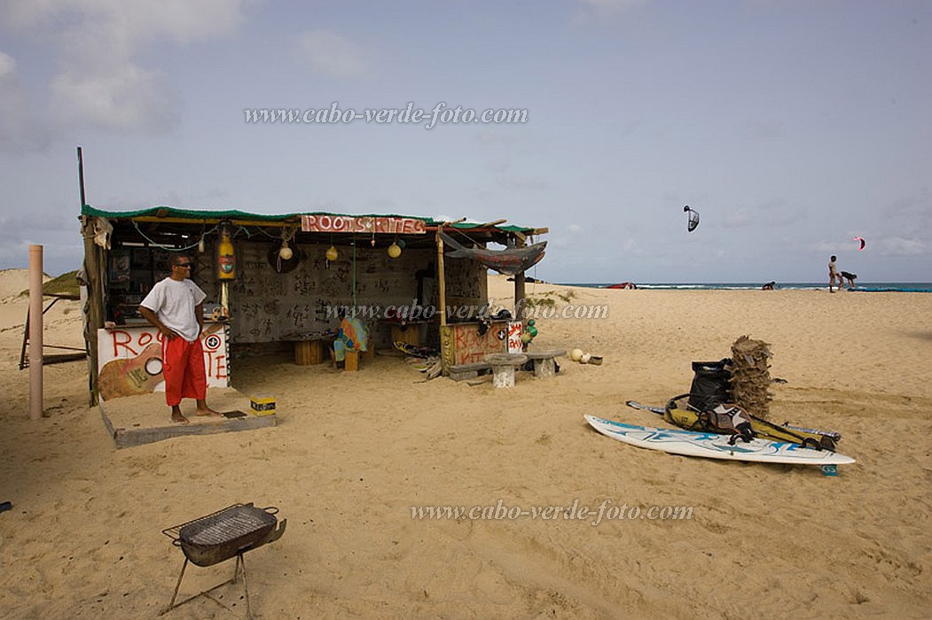 Insel: Sal  Wanderweg:  Ort: Santa Maria Motiv: Kitesurfen Motivgruppe: People Recreation © Florian Drmer www.Cabo-Verde-Foto.com