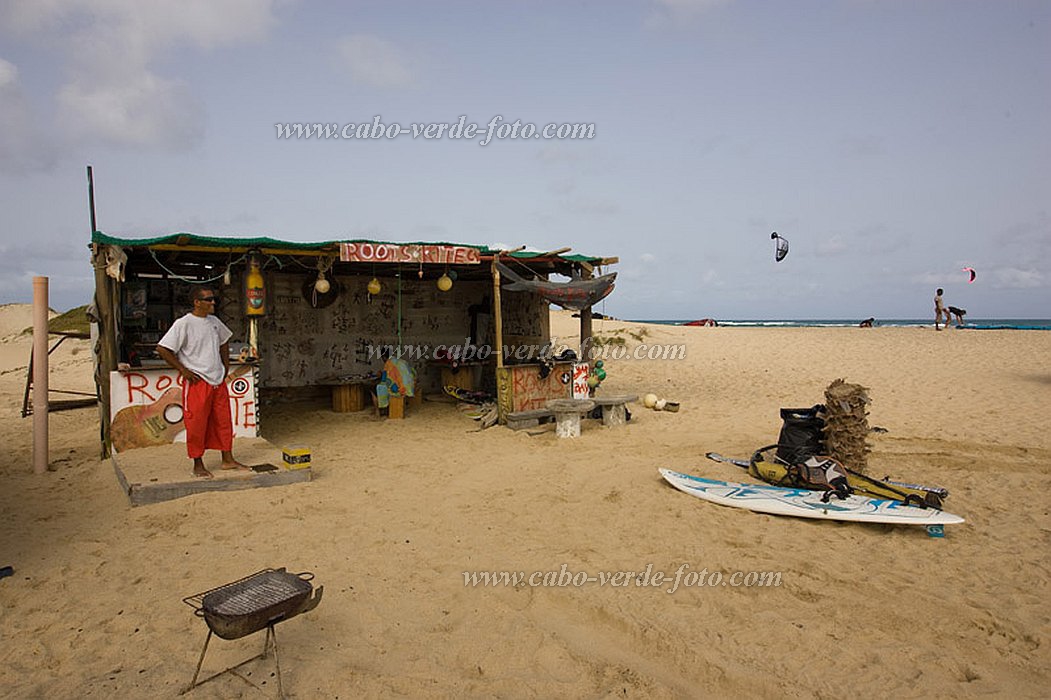 Sal : Santa Maria : kite surfing : People RecreationCabo Verde Foto Gallery