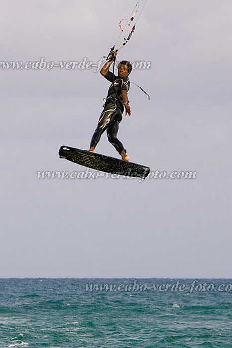 Insel: Sal  Wanderweg:  Ort: Santa Maria Motiv: Kitesurfen Motivgruppe: People Recreation © Florian Drmer www.Cabo-Verde-Foto.com