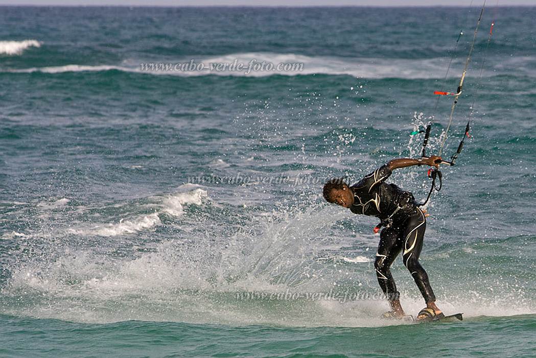 Insel: Sal  Wanderweg:  Ort: Santa Maria Motiv: Kitesurfen Motivgruppe: People Recreation © Florian Drmer www.Cabo-Verde-Foto.com