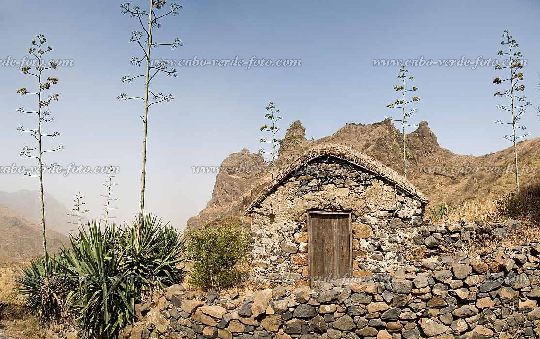 Insel: So Nicolau  Wanderweg:  Ort: Praia Branca Motiv: Panorama Motivgruppe: Landscape Mountain © Florian Drmer www.Cabo-Verde-Foto.com