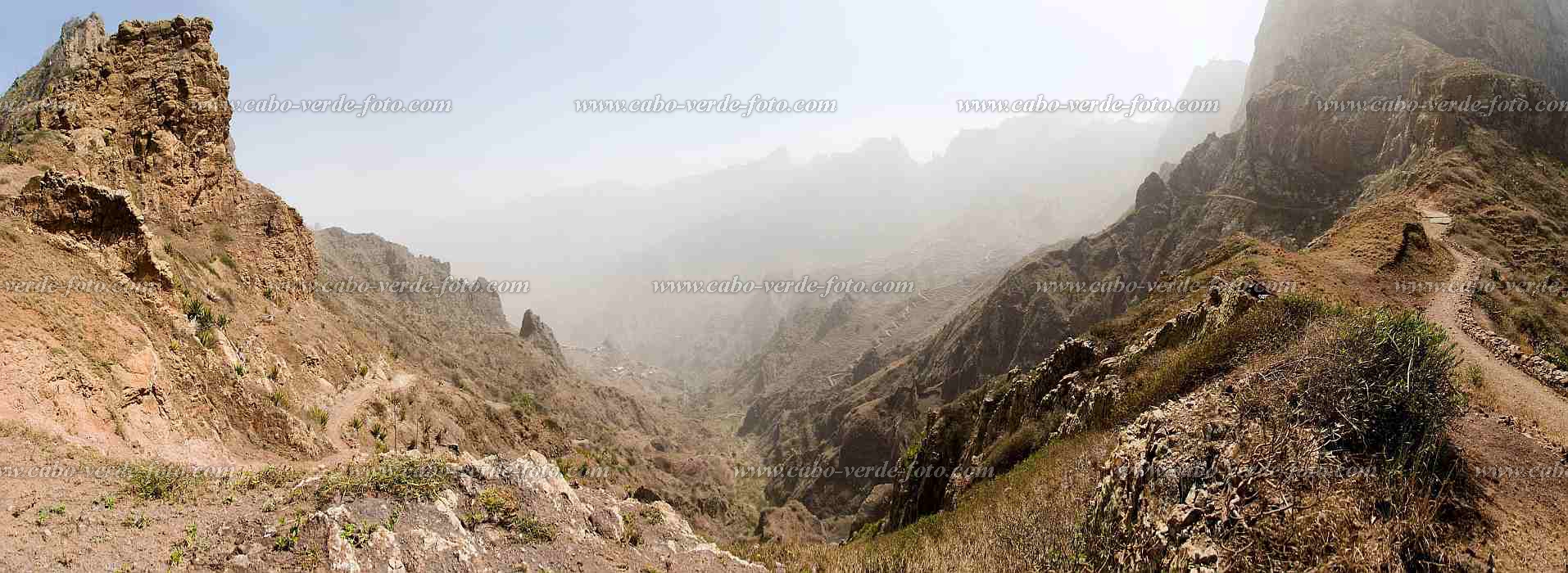 Insel: So Nicolau  Wanderweg:  Ort: Praia Branca Motiv:  Motivgruppe: Landscape Mountain © Florian Drmer www.Cabo-Verde-Foto.com