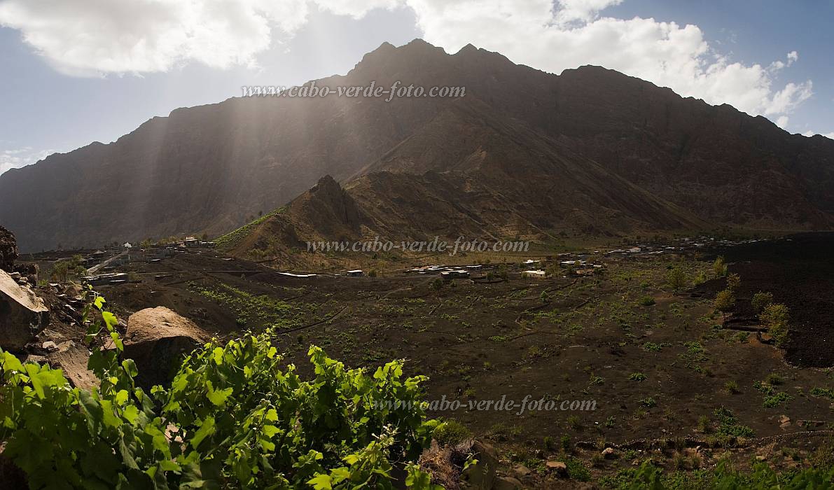 Fogo : Ch das Chaldeiras : panorama : Landscape MountainCabo Verde Foto Gallery